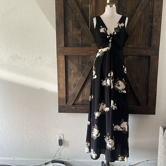 Candies Sexy Floral Maxi Front Tye With Front Slit Dress - Picture 2 of 12